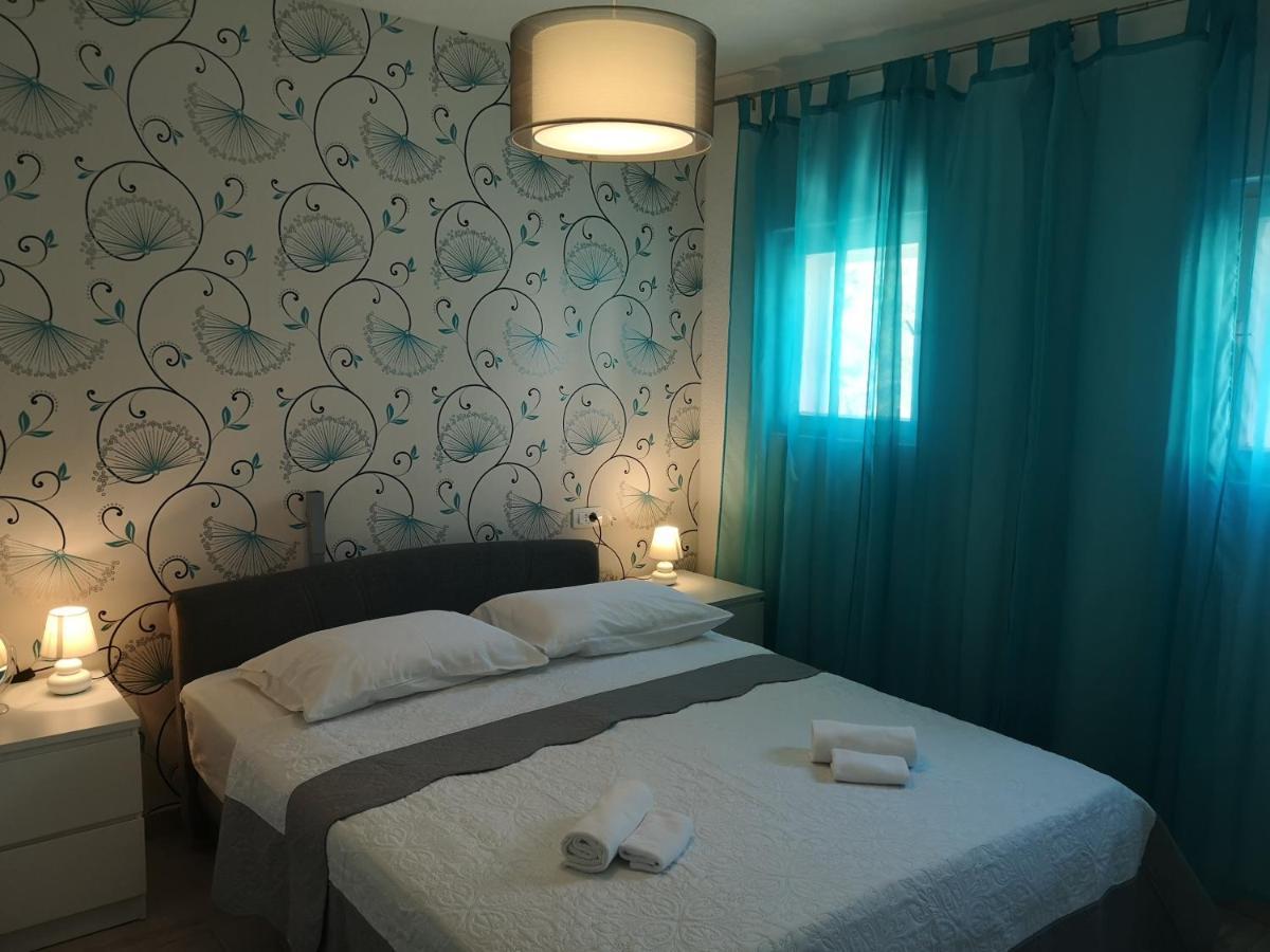 Mala Kuca Ispod Borova Holiday home *