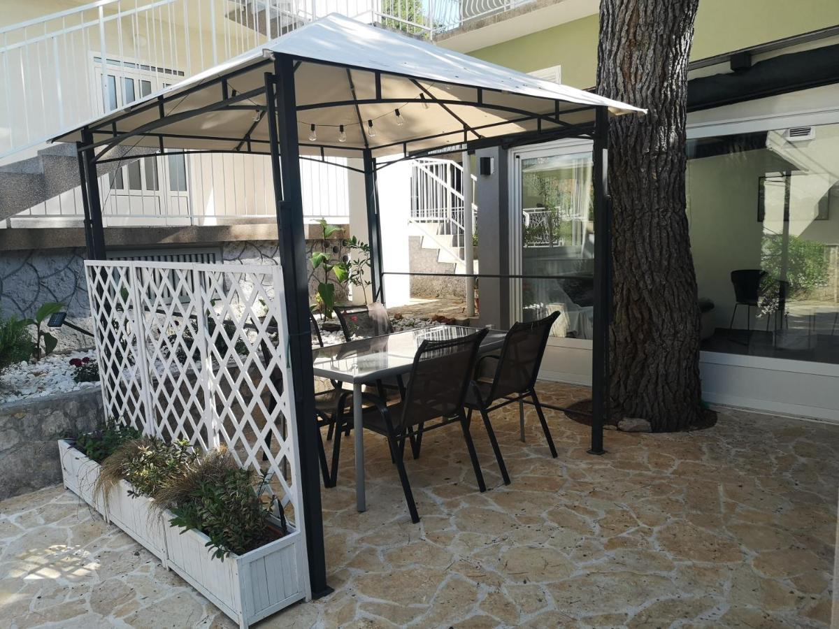 Mala Kuca Ispod Borova Holiday home Primosten