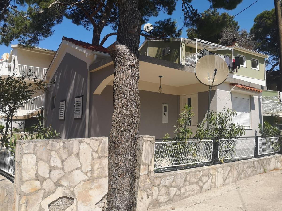 Holiday home Mala Kuca Ispod Borova *