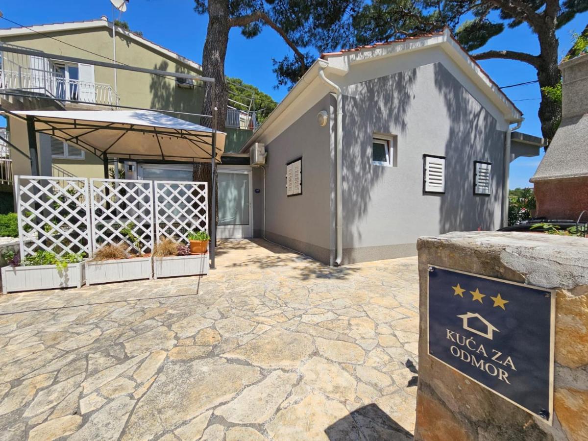 Holiday home Mala Kuca Ispod Borova *